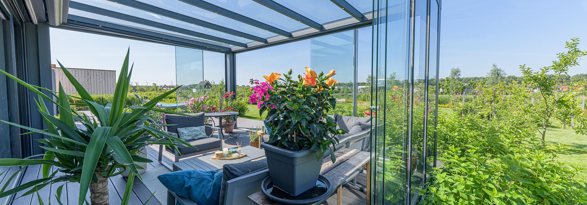 Veranda met glazen schuifwanden