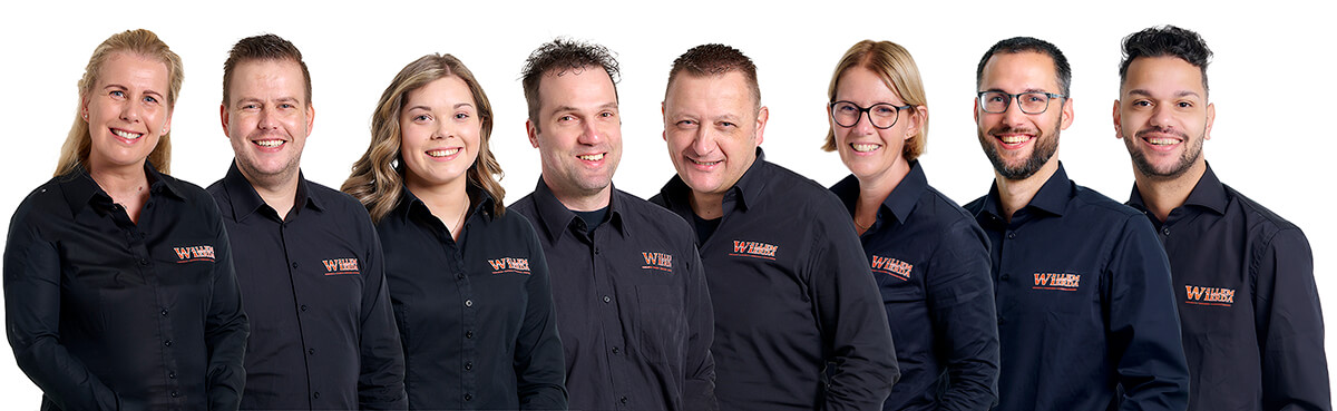 Het verkoopteam van Willem Wierda in Emmeloord, Joure en Zwolle: Hanneke, Marcel, Jeanine, Mark, Willem, Arjette, Reggy en Wiebe.